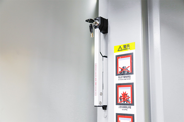 硬质快速门停电应急释放装置